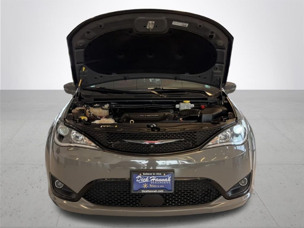 Used 2020 White Chrysler Limited image 4