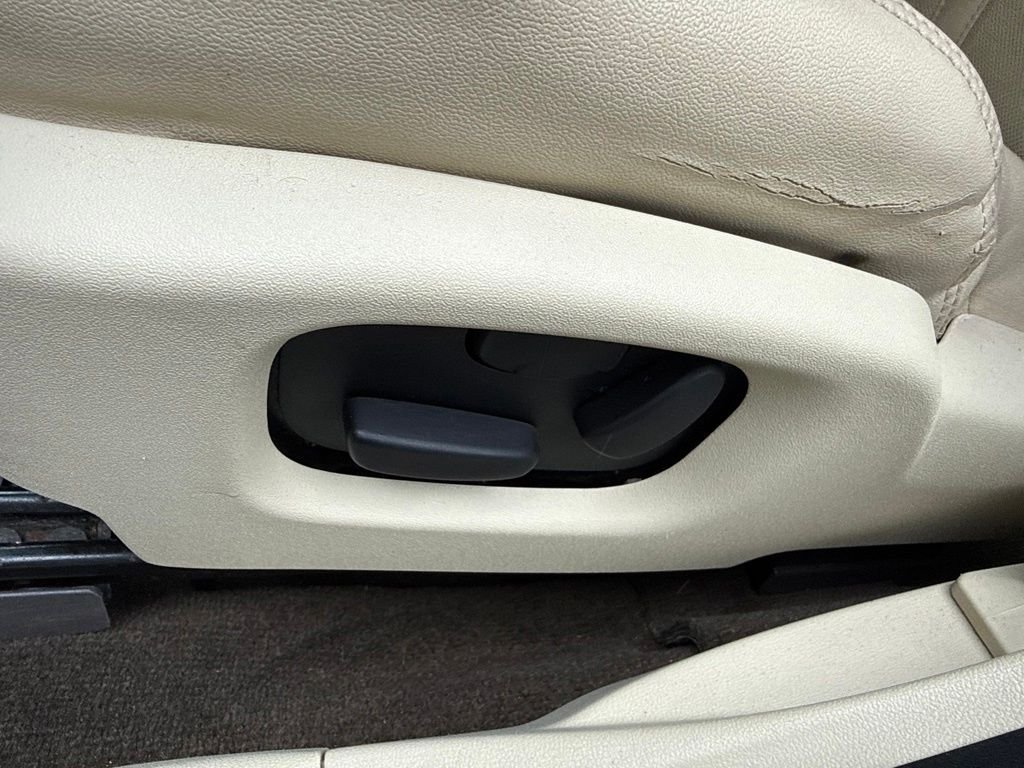 Used 2015 Brown Lincoln Base image 24
