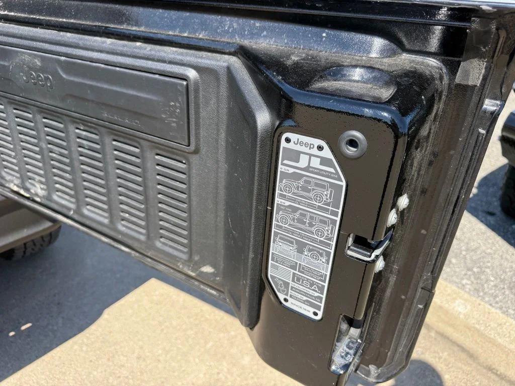 Used 2022 Black Jeep Willys image 27