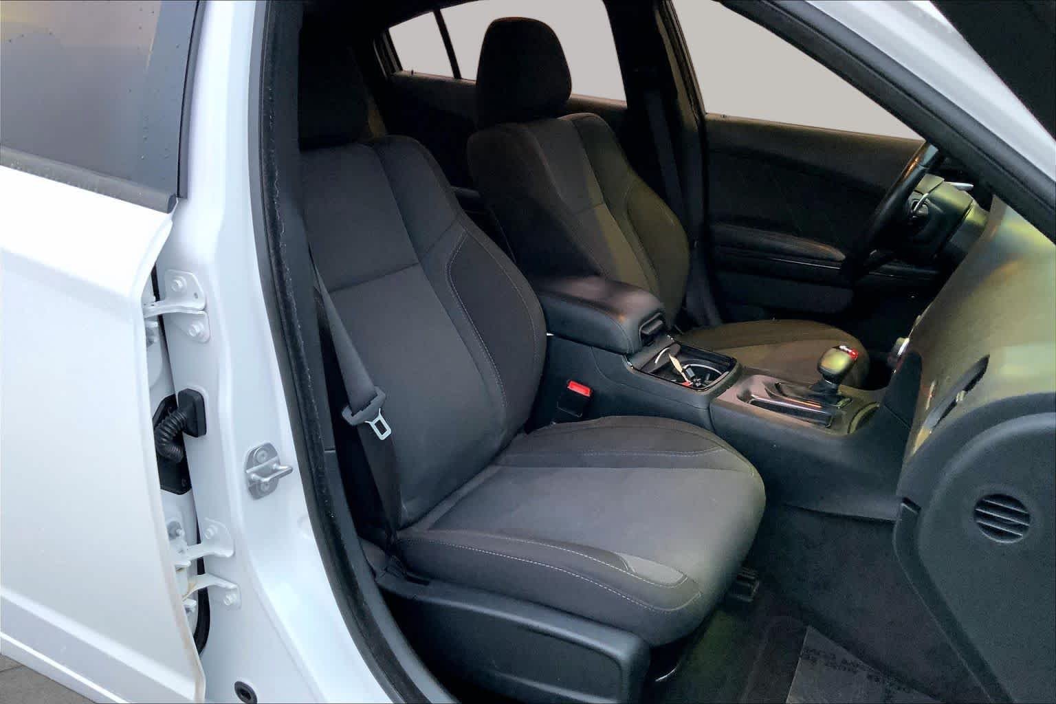 Used 2016 Bright White Clearcoat Dodge R/T image 9