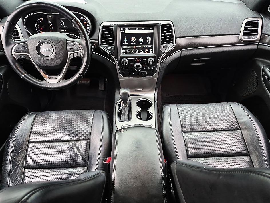 Used 2018 Granite Crystal Metallic Clearcoat Jeep Limited image 30