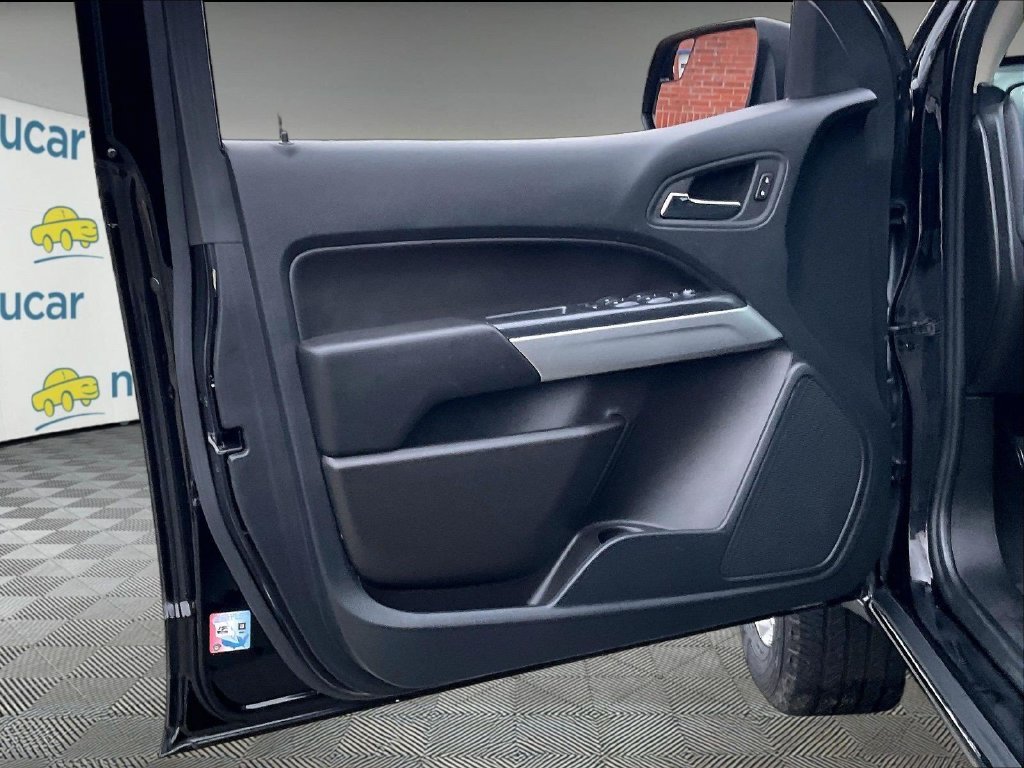 Used 2022 Black Chevrolet LT image 9