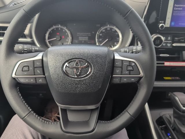 New 2026 Ruby Flare Pearl Toyota XLE image 9