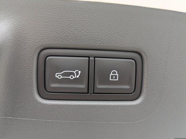 New 2026 White Hyundai SEL FWD image 14