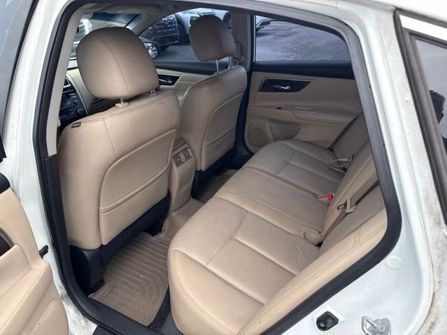 Used 2015 White Nissan 2.5 SL image 22