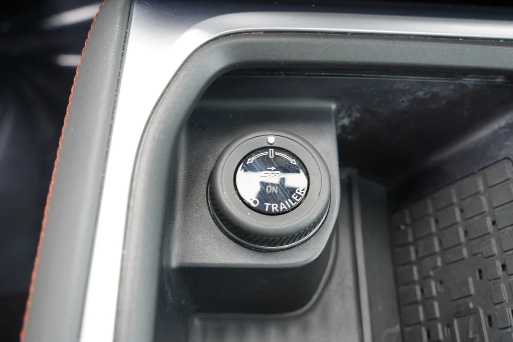 Used 2025 Agate Black Metallic Ford Active image 35