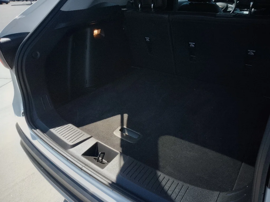 Used 2025 Summit White Chevrolet LT image 13