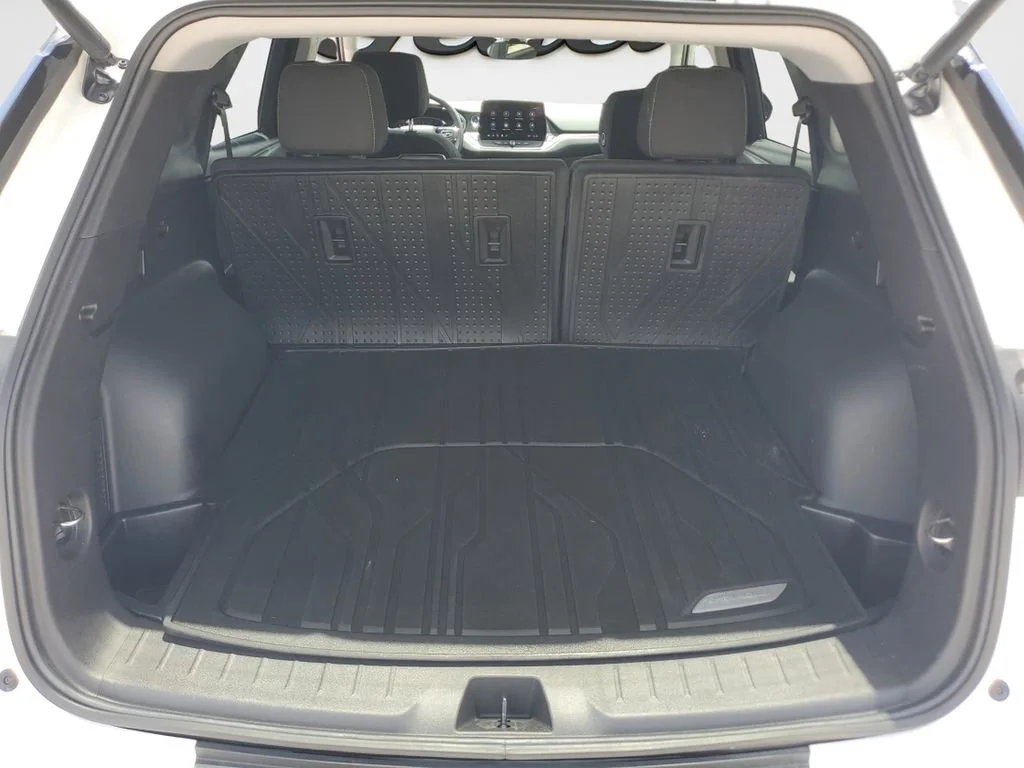 Used 2024 Summit White Chevrolet 2LT image 9