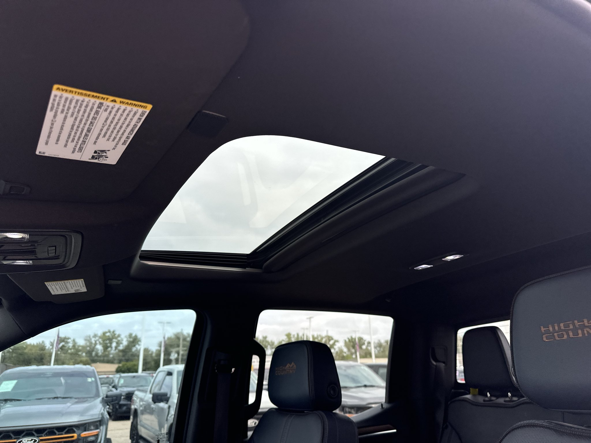 Used 2022 Iridescent Pearl Tricoat Chevrolet High Country image 33