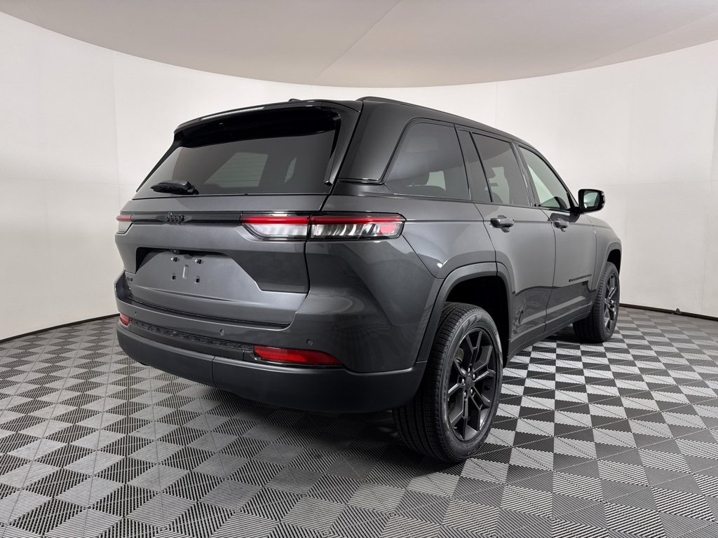 New 2025 Baltic Gray Metallic Clear-Coat Exterior Paint Jeep Limited image 22