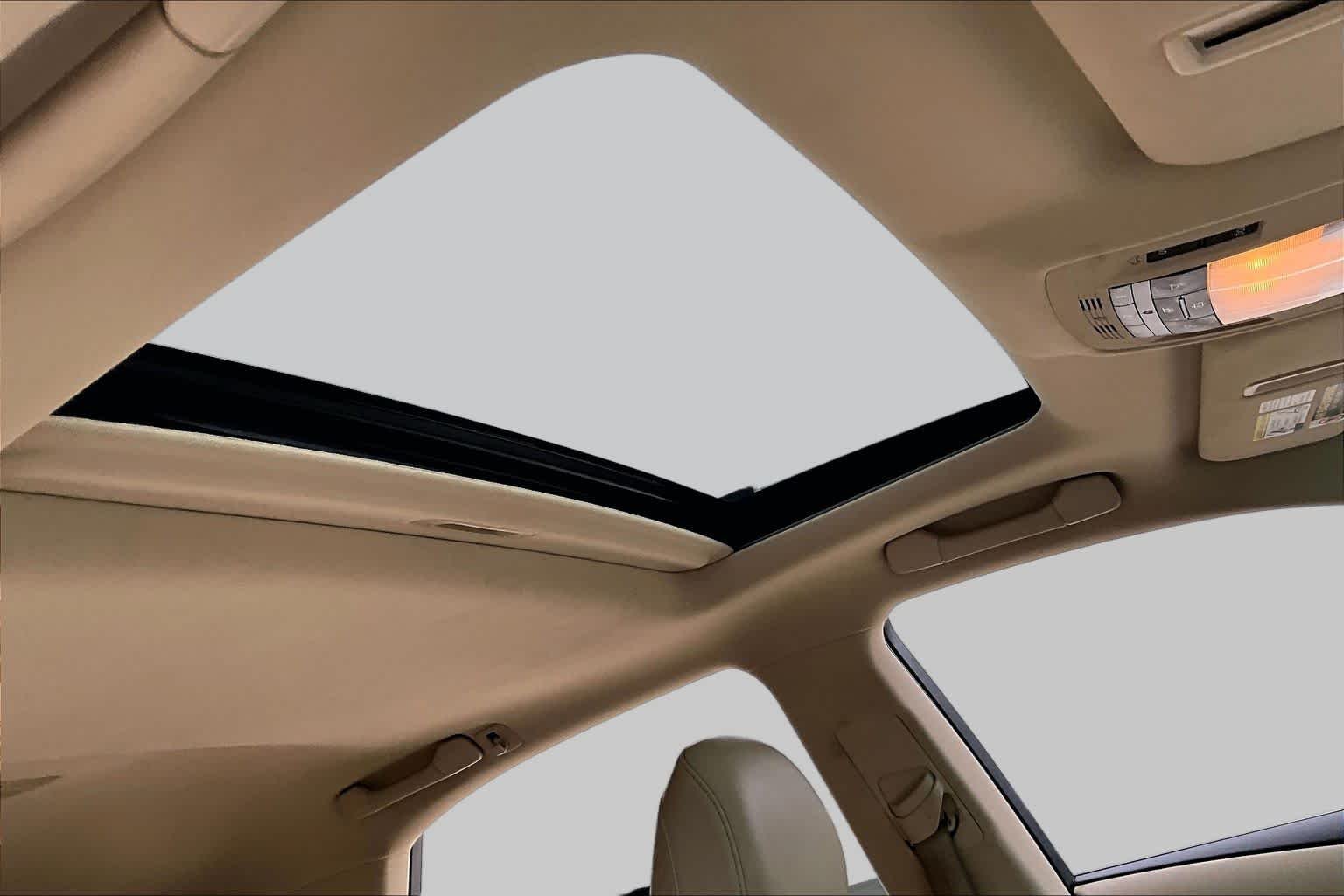 Used 2010 Starfire Pearl Lexus  image 13
