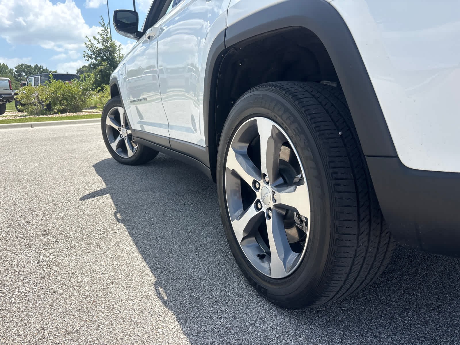 Used 2022 Bright White Clearcoat Jeep  image 7