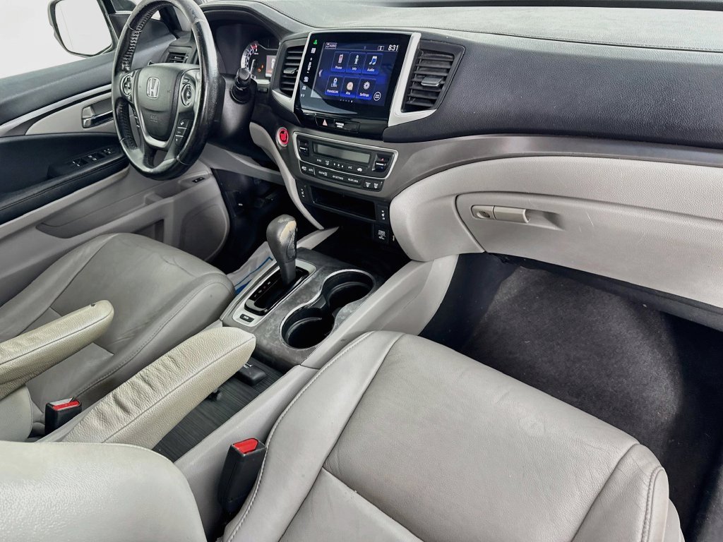 Used 2016 Silver Honda EX-L image 38