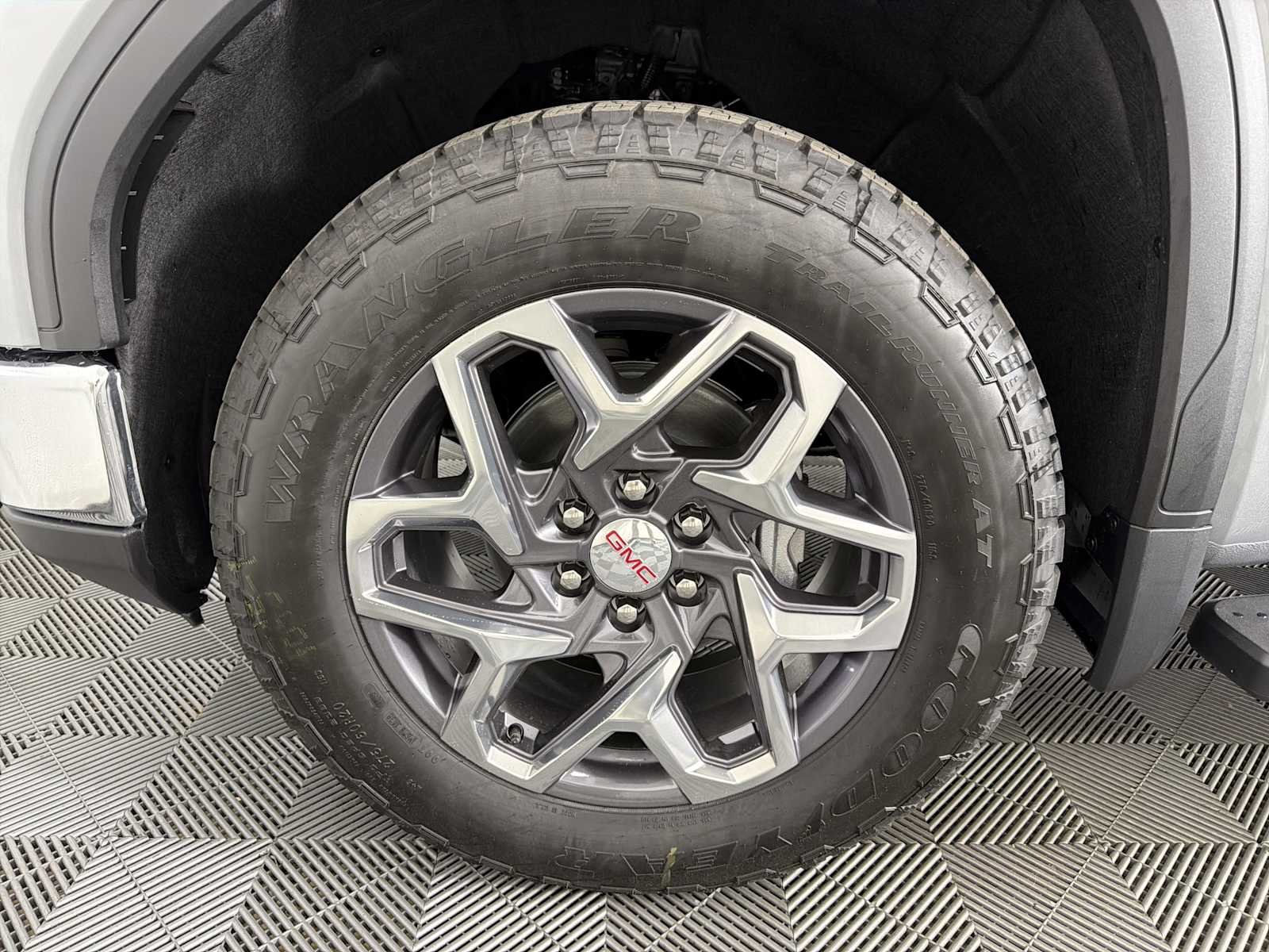 2026 GMC Sierra 1500 SLT - Photo 9