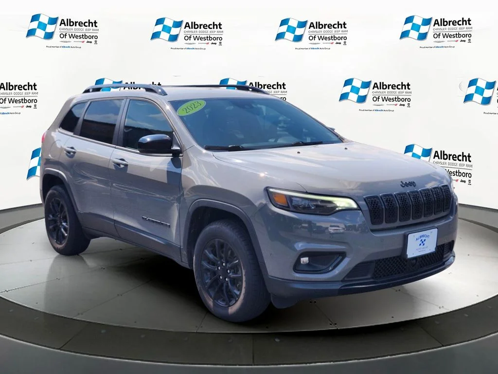 Used 2023 Gray Jeep Altitude image 7