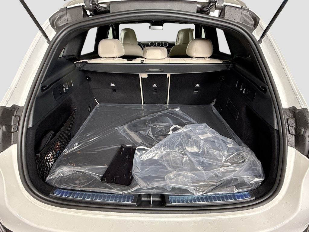 New 2026 Polar White Mercedes-Benz GLC 300 image 27