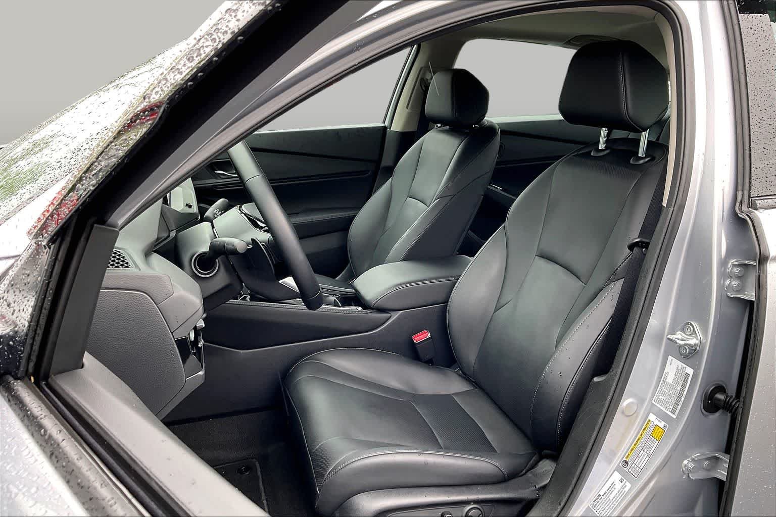 Used 2025 Solar Silver Metallic Honda Touring image 8