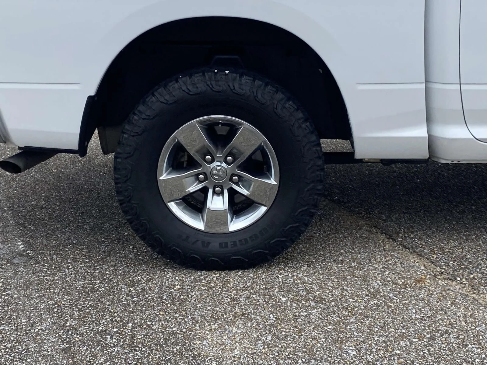 Used 2023 White Ram SLT image 9
