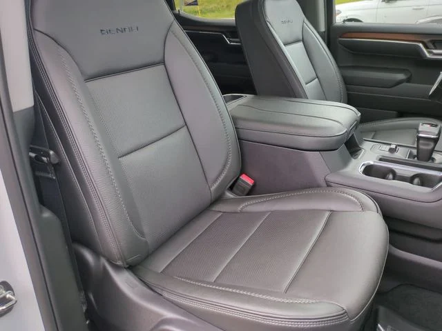 Used 2024 White GMC Denali image 25