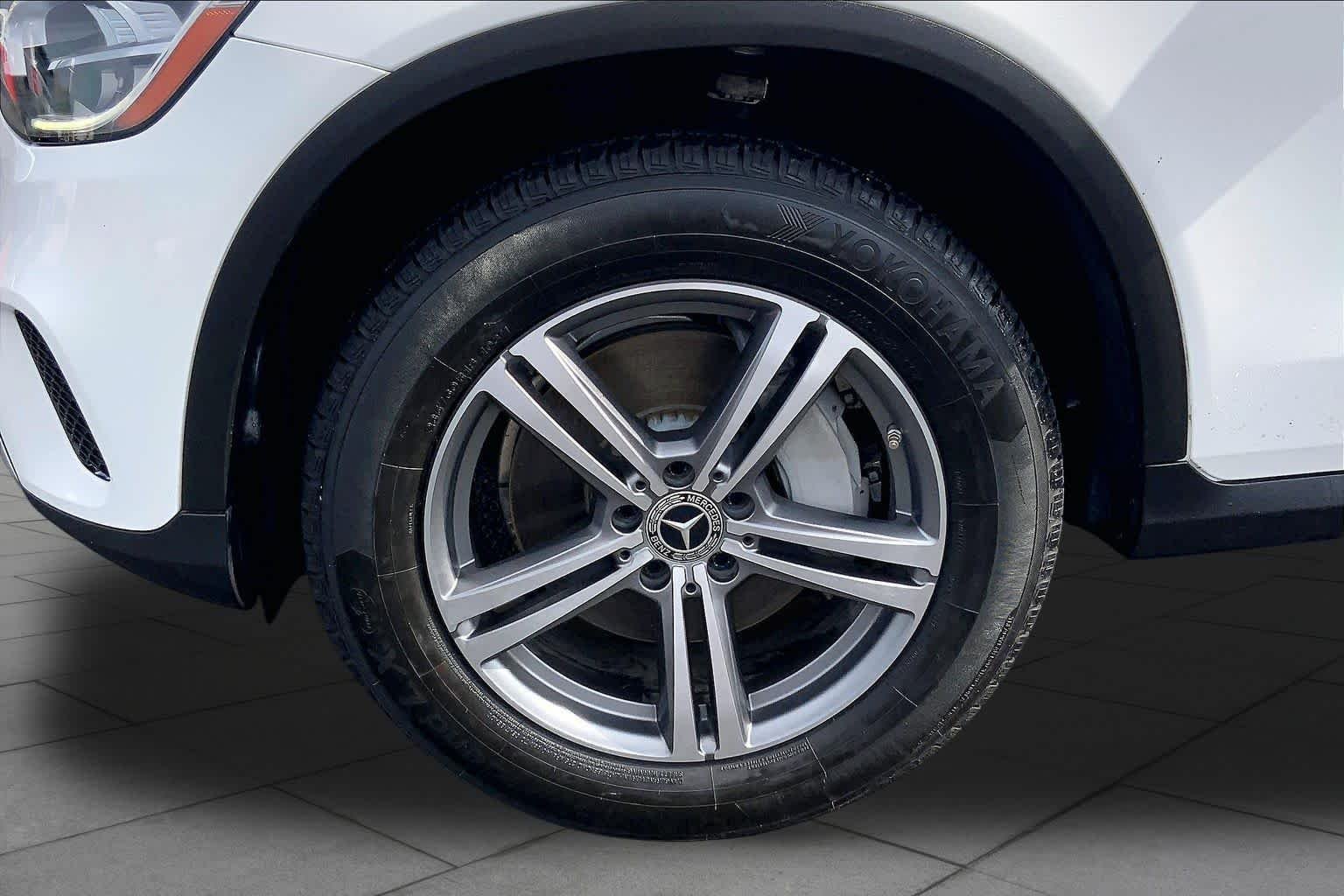 Used 2020 designo Diamond White Metallic Mercedes-Benz GLC 300 image 11