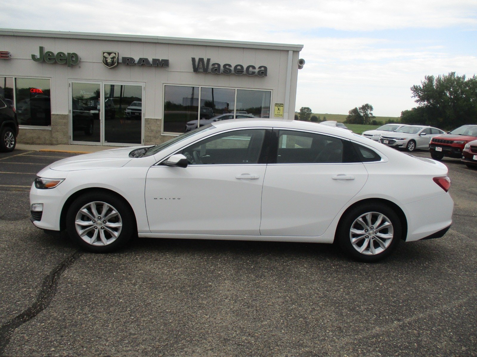 Used 2020 Chevrolet Malibu 1LT with VIN 1G1ZD5ST1LF060119 for sale in Waseca, Minnesota