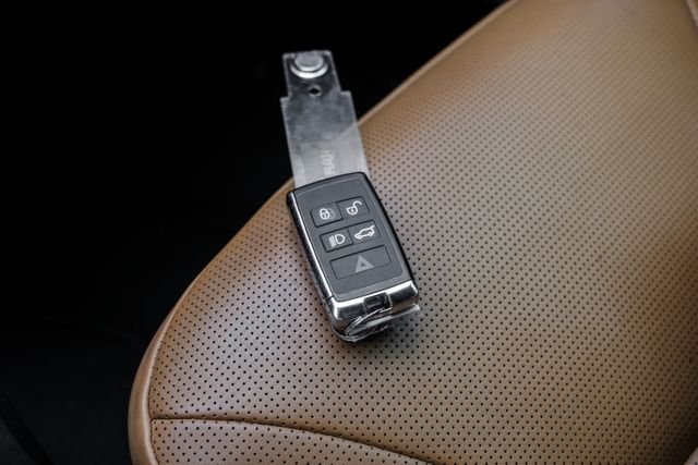 Used 2019 White Land Rover HSE Luxury image 82