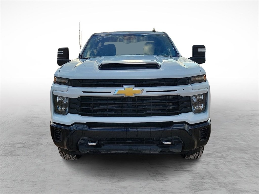 2024 Chevrolet Silverado 2500HD Custom photo 3
