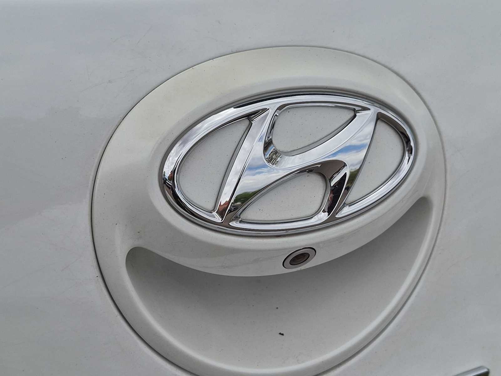 Used 2016 Elite White Hyundai Turbo image 11
