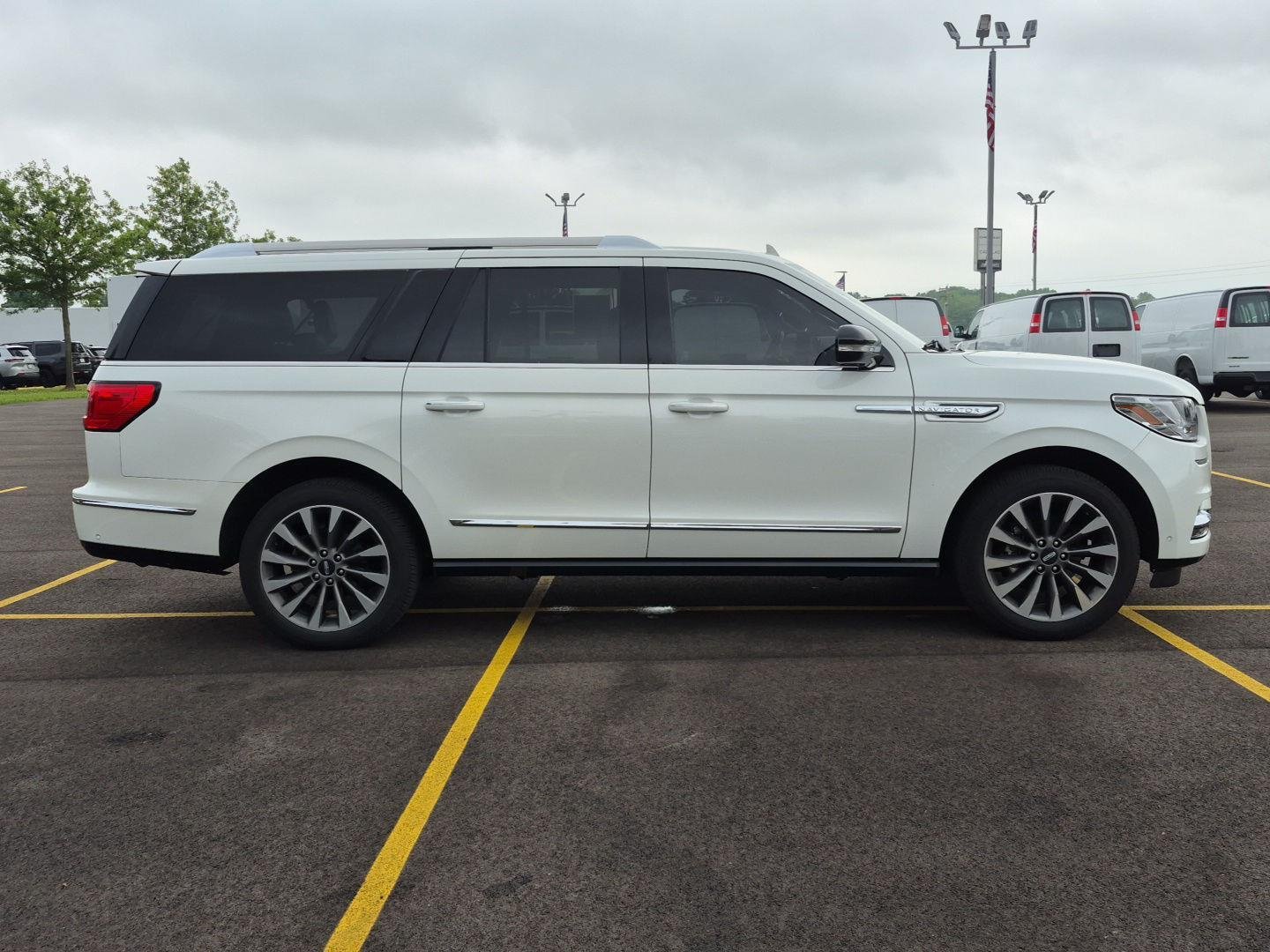 Used 2020 Pristine White Lincoln Reserve image 4