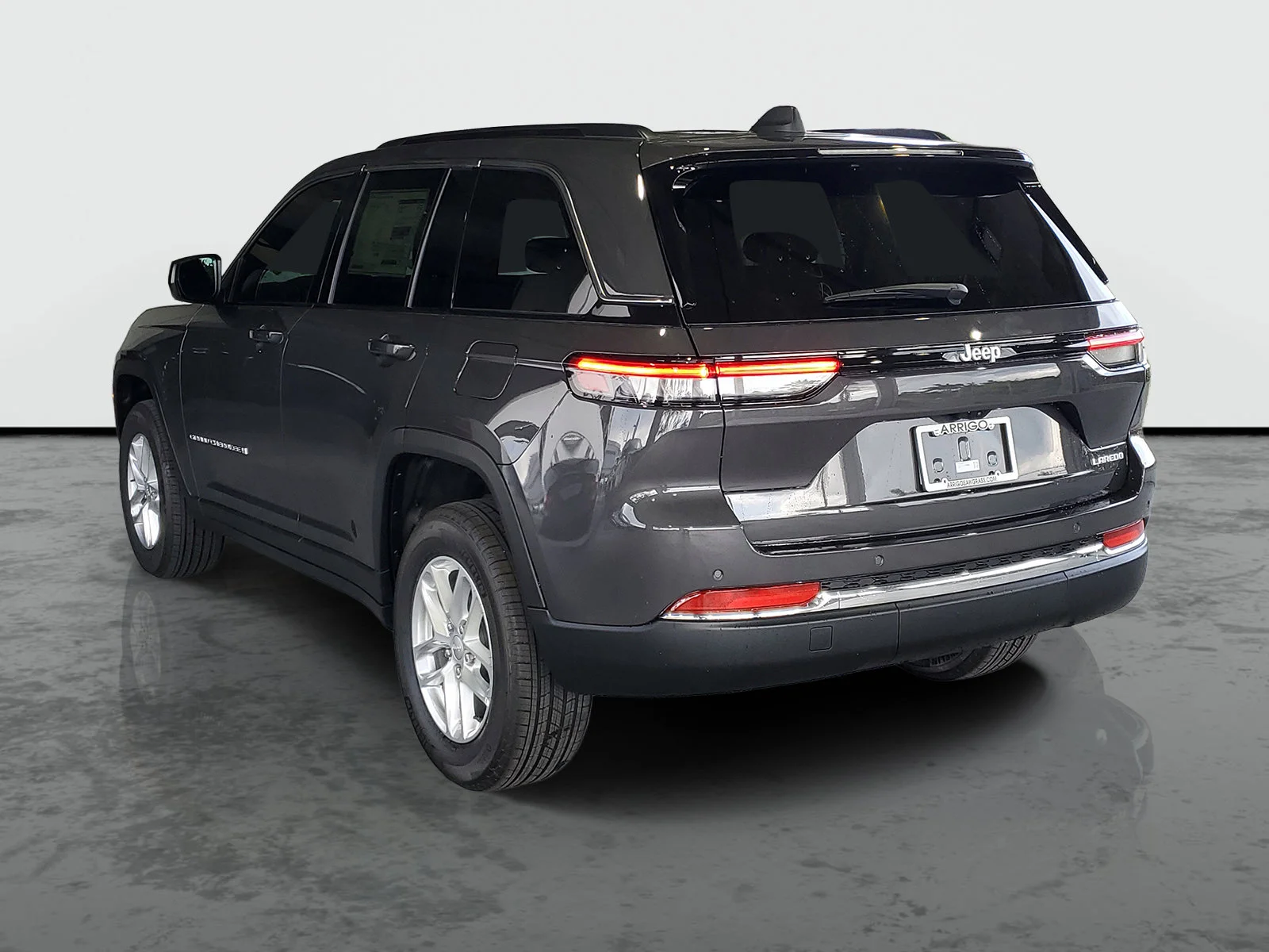 New 2026 Baltic Gray Metallic Clearcoat Jeep Laredo X image 2