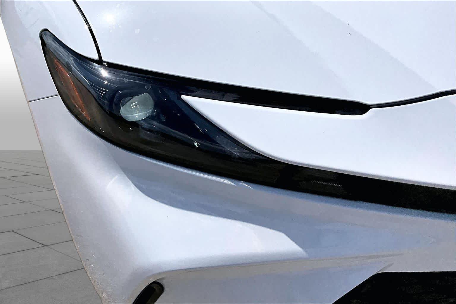Used 2025 Ice Cap Toyota LE image 27