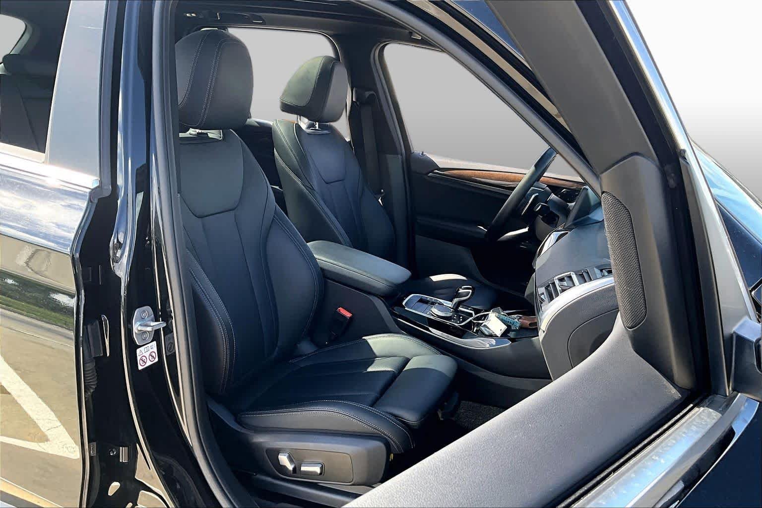 Used 2022 Black Sapphire Metallic BMW sDrive30i image 8