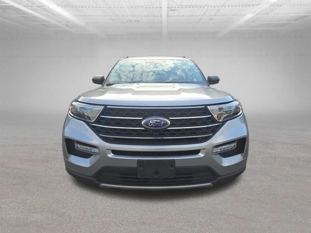 Certified Used 2023 Silver Metallic Ford XLT image 2
