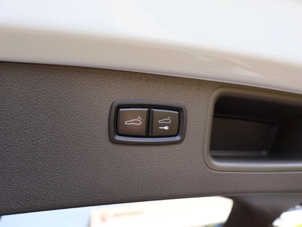 Used 2015 White Porsche S image 17