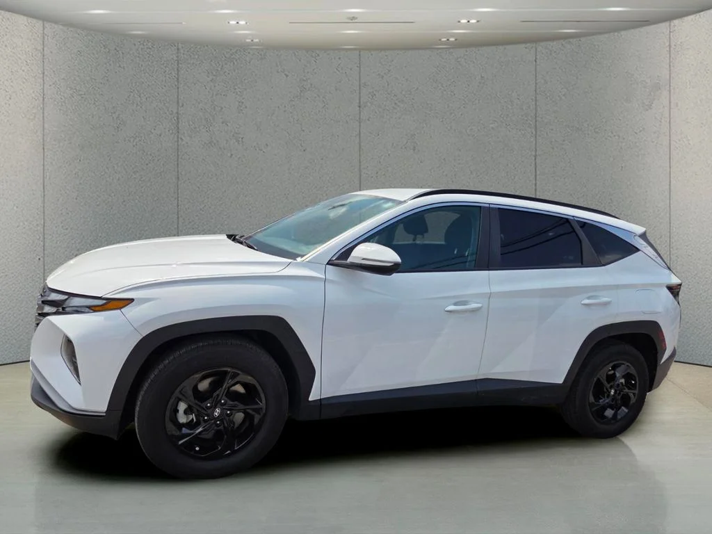 Used 2023 White Hyundai SEL image 2