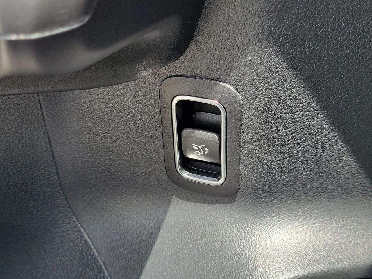 Certified Used 2023  Mercedes-Benz GLB 250 image 29