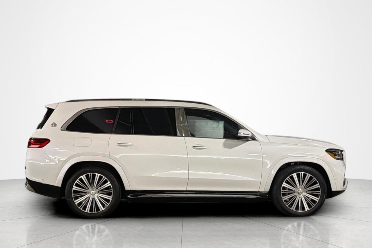 New 2026 MANUFAKTUR Moonlight White Metallic Mercedes-Benz Maybach GLS 600 4MATIC® SUV image 6