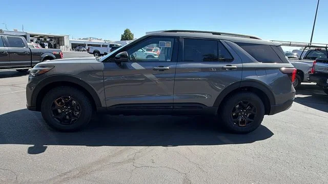 New 2026 Carbonized Gray Metallic Ford Tremor® image 39