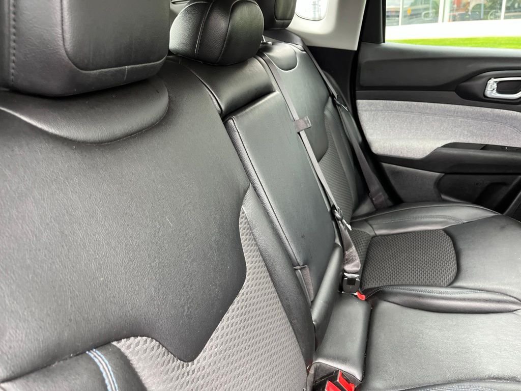 Used 2022 Crystal Metallic Jeep Latitude image 35