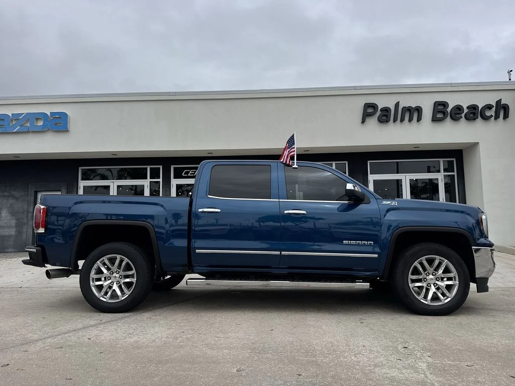 Used 2018 Blue Metallic GMC SLT image 23