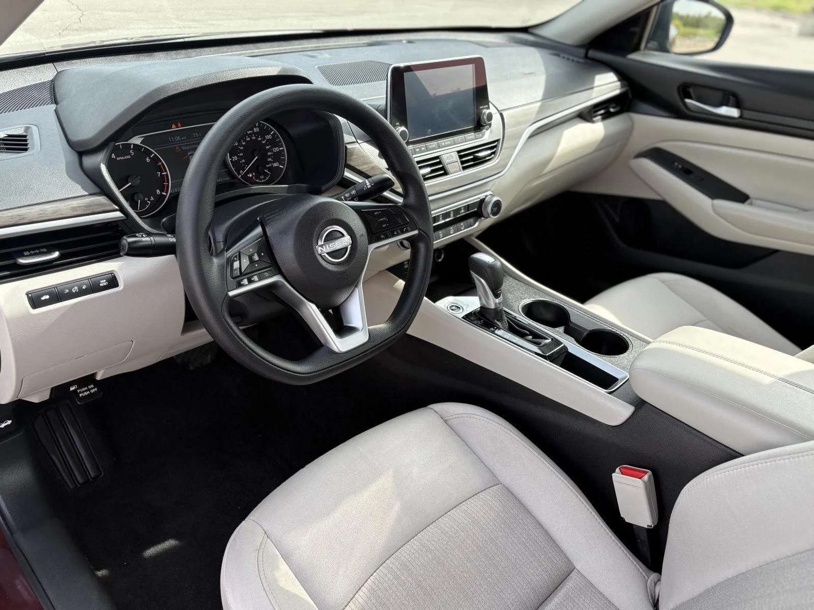 2025 Nissan Altima SV - Photo 9