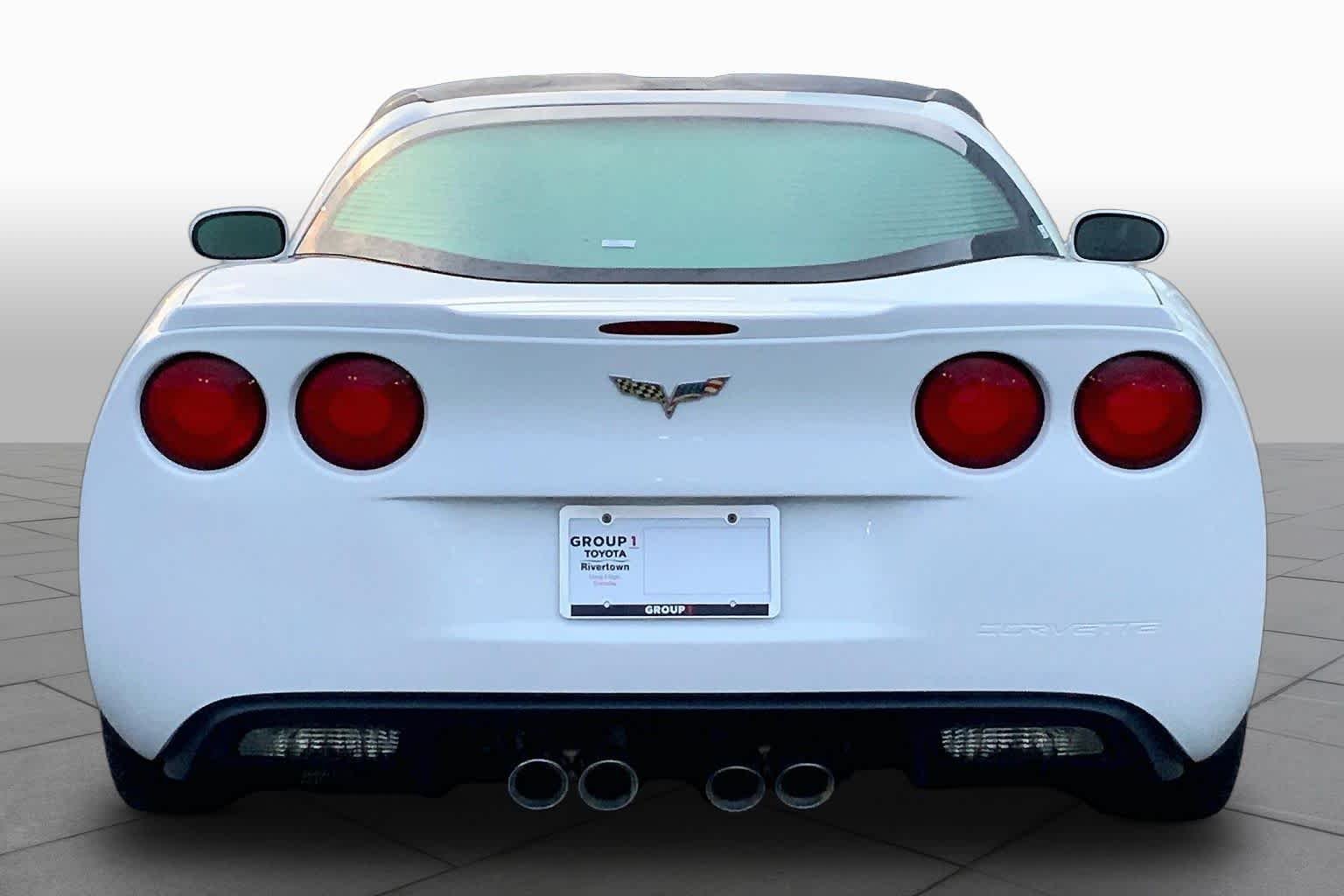 Used 2006 Arctic White Chevrolet  image 4