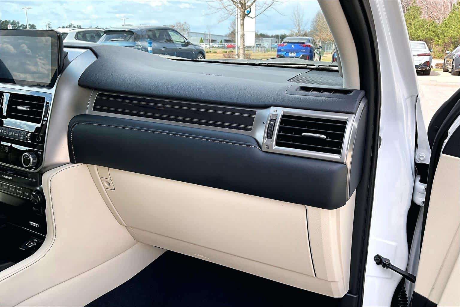 Used 2023 Eminent White Pearl Lexus Premium image 34