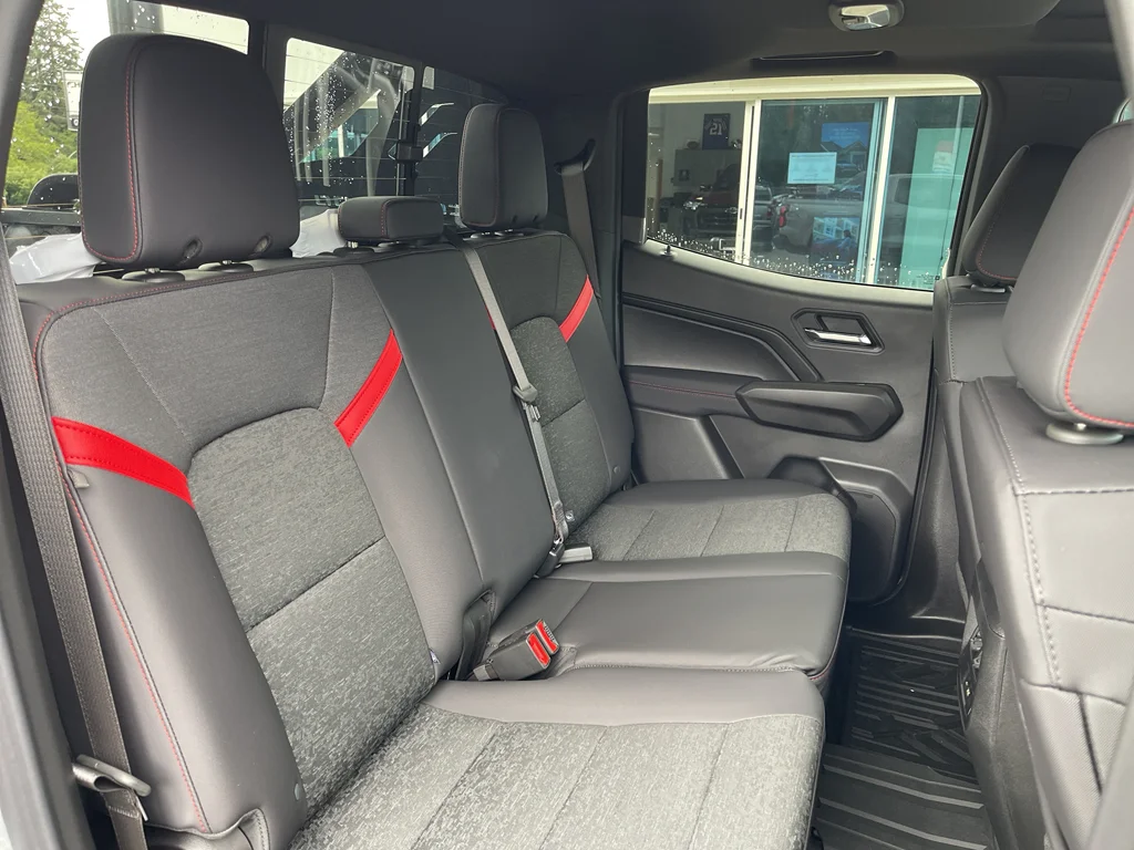 2025 Chevrolet Colorado Z71 - Photo 35