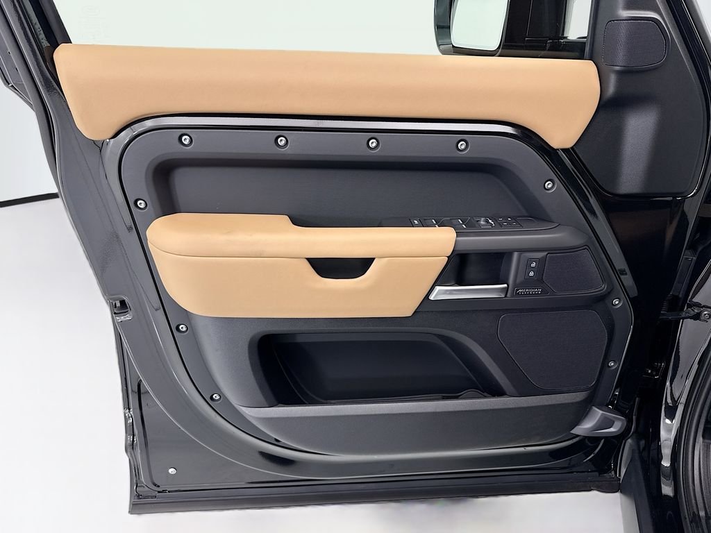New 2026 Santorini Black Land Rover X-Dynamic SE image 23