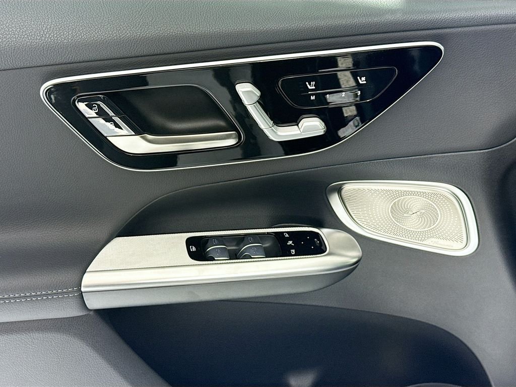 New 2026 Black Mercedes-Benz GLC 300 image 23