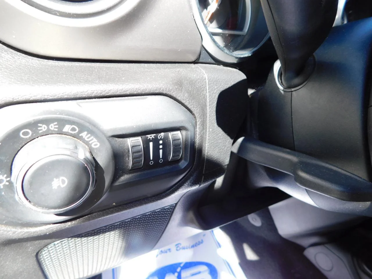 Used 2019 Gray Jeep SPORT S 4X4 image 26
