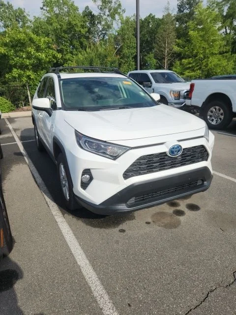 Used 2020 White Toyota XLE image 2