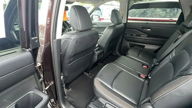 Used 2022 Brown Nissan SL image 15