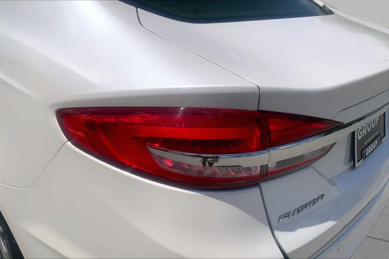 Used 2017 White Platinum Metallic Tri-Coat Ford SE image 28